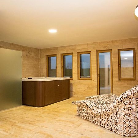 גוסטיבר Hotel Vila Zana מראה חיצוני תמונה