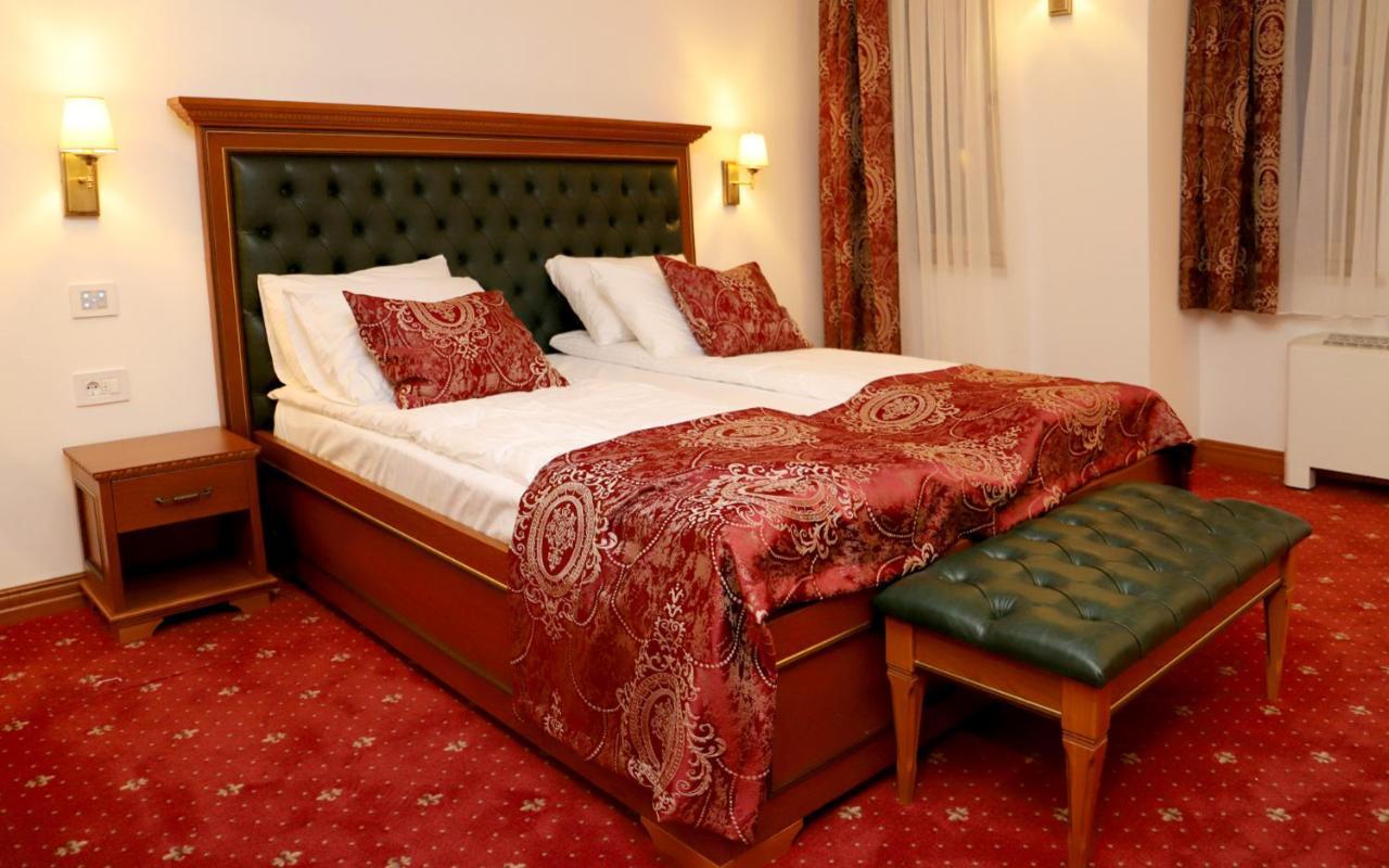 גוסטיבר Hotel Vila Zana מראה חיצוני תמונה