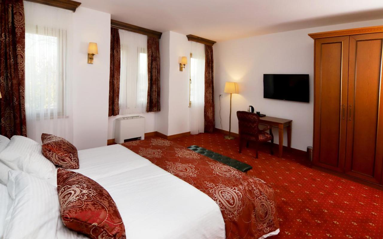 גוסטיבר Hotel Vila Zana מראה חיצוני תמונה