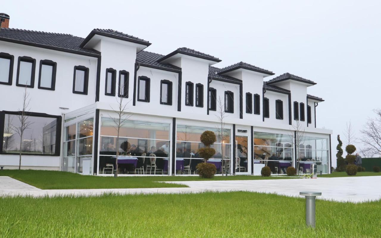 גוסטיבר Hotel Vila Zana מראה חיצוני תמונה