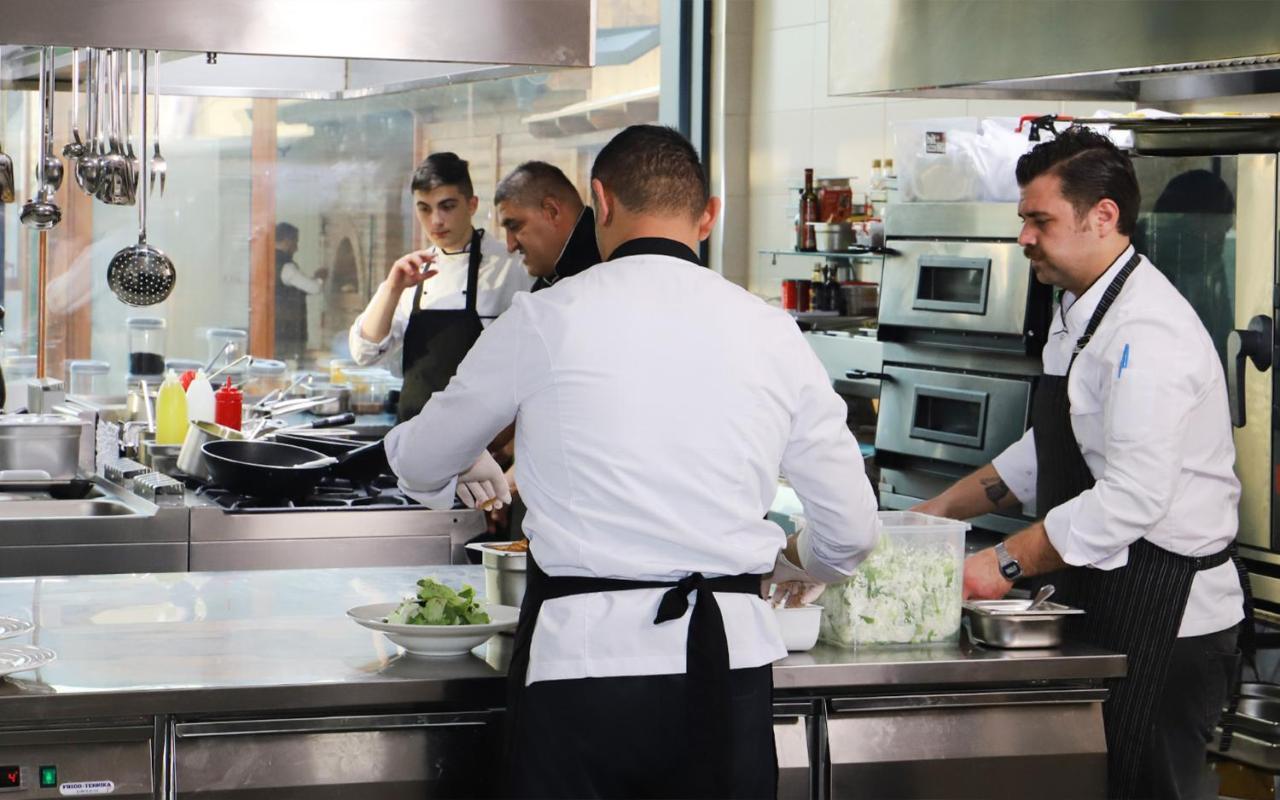 גוסטיבר Hotel Vila Zana מראה חיצוני תמונה