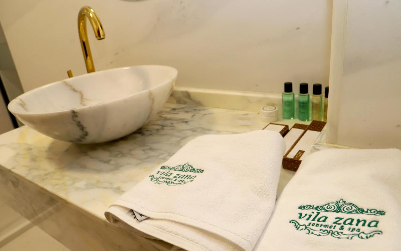 גוסטיבר Hotel Vila Zana מראה חיצוני תמונה